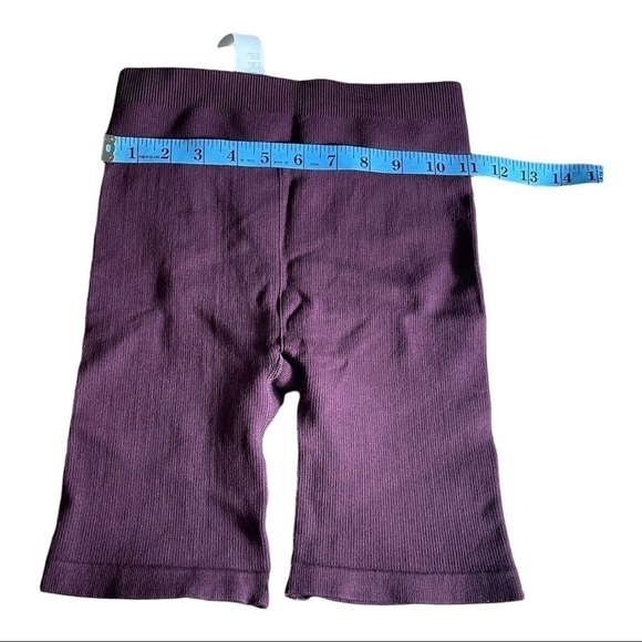 Fabletics Cloud Seamless High-Waisted 7" Short bright burgundy - Picture 5 of 14